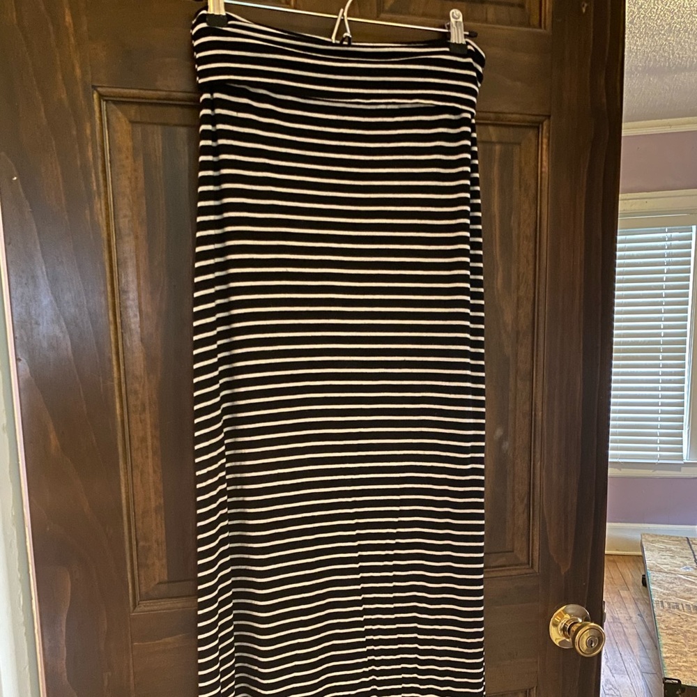 Maxi skirt black and white
